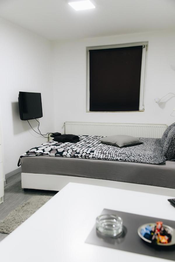 Apartments Luka 克拉古耶瓦茨 外观 照片