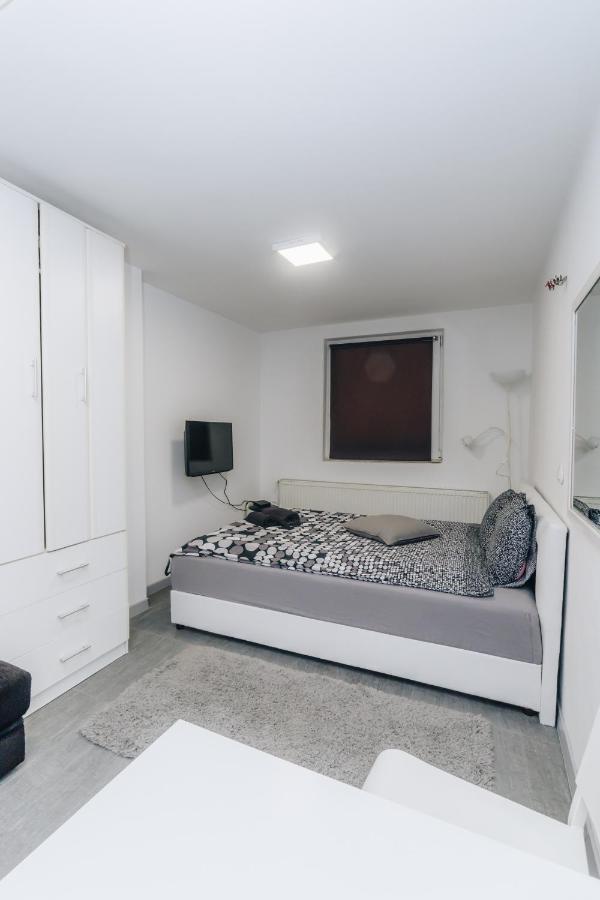 Apartments Luka 克拉古耶瓦茨 外观 照片