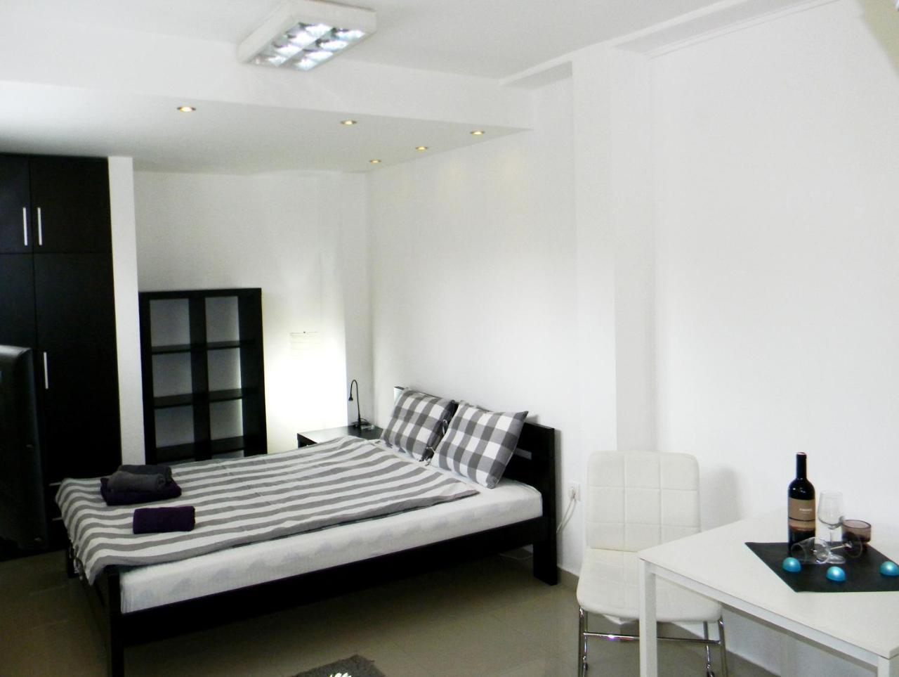 Apartments Luka 克拉古耶瓦茨 外观 照片